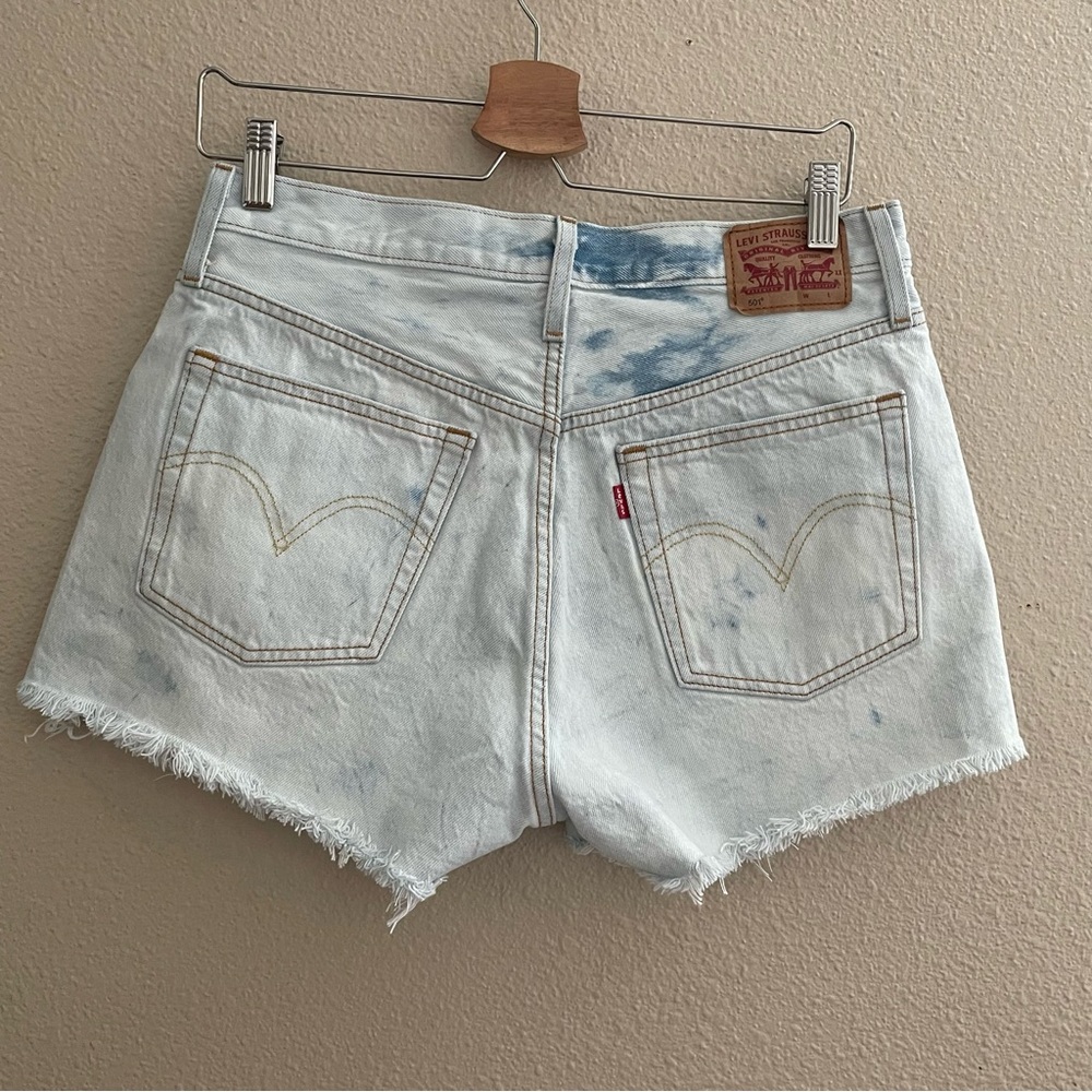 501 High Rise Light Wash Raw Hem Denim Shorts